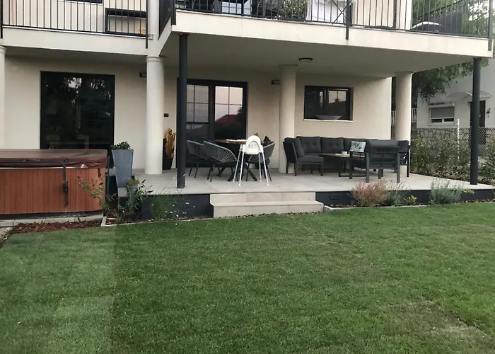 Bella * Balatonalmadi